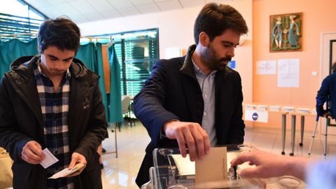 Primera vuelta de las elecciones presidenciales de Francia. Los hijos de Fillon en el momento de votar