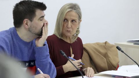 El PP amiense, en la imagen la portavoz Oliva Agra y el edil Jos� Ram�n Oulego, solicitar� mejoras viarias en la parroquia de Pi�eiro