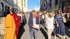 Alfonso G�mez, en el centro, en el desfile previo a la toma de posesi�n como alcalde de Ginebra.