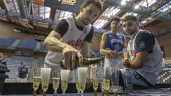 Westermann, a la izquierda, y Quintela, este martes en Sar festejando el exitoso 2025.