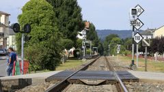 Vista de Parga, ciuyo centro es atravesado por la v�a f�rrea