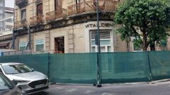 El edificio, ya con dos estabilizadores met�licos en su fachada.