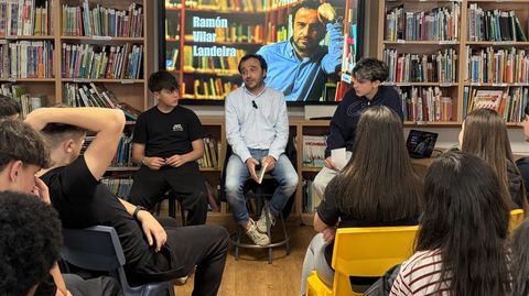Ram�n Vilar, durante o encontro mantivo co alumnado cercedense 