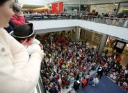 Ode�n se abarrot� ayer de disfraces. 