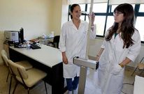 Sara Garc�a y L�a Pi�eiro hicieron sus pr�cticas de dietistas en el centro de salud de O Grove. 