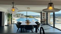 Una de las fotograf�as del sal�n de la casa fantasma que se alquilaba en Boiro