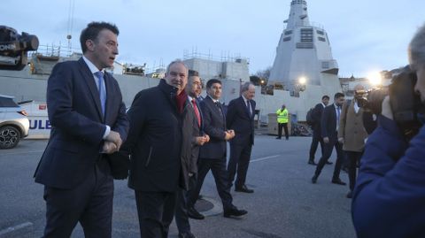 El ministro de Industria, Jordi Hereu, fue recibido por el presidente de Navantia, Ricardo Dom�nguez, y el director del astillero, Eduardo Dobarro