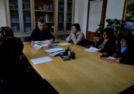 Al�n se reuni� ayer con las asociaciones de amas de casa y viudas.