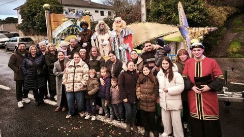 Sus Majestades de Oriente visitaron las distintas parroquias de Carral.