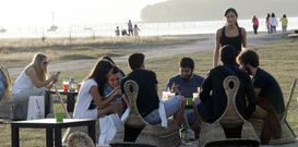 Los atardeceres �chill out� en la playa fueron los primeros en caer este verano. 
