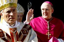 Carlos Osoro (derecha) junto a Rouco Varela en un acto celebrado en el 2009. 