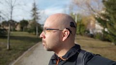 Enrique Guti�rrez tiene hipoacusia. Recuper� la audici�n de su o�do derecho gracias a un implante coclear.