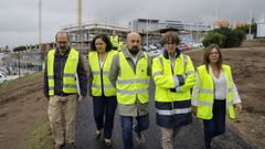 José Manuel Lage y Francisco Menéndez (en el centro), supervisando la apertura al tráfico del nuevo vial provisional de conexión entre el Chuac y la AC-10