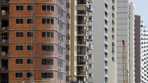 Promoci�n de viviendas nuevas en Valencia, a�n en construcci�n.