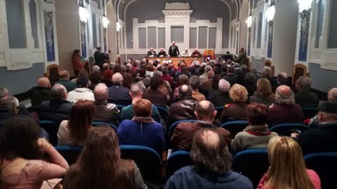 Un momento del multitudinario homenaje a Francisco Prendes Quir�s en el Antiguo Instituto.