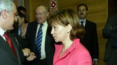 elena Espinosa, cuando era ministra de Medio Rural y Marino. Detrs de ella, con gafas, Manuel Rodrguez, el presidente del grupo Rodman.