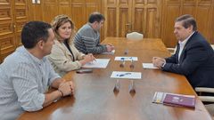 Julio Abalde y Mari�n Ferreiro durante la reuni�n.