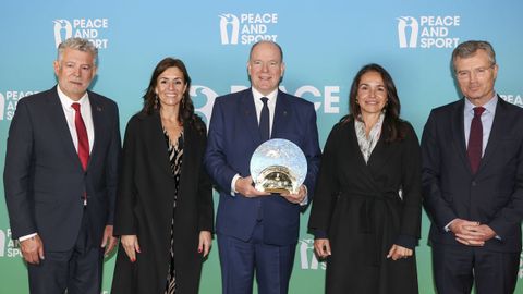 Joel Bouzou, fundador presidente de Peace and Sport, Bella Cullellll  (directora de la Fundacin Xana), el  ministro de Estado de Mnaco, Christophe Mirmand, junto a Alberto II de Mnaco
