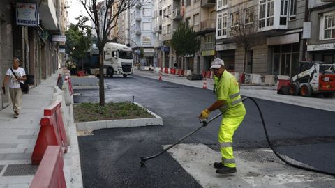 Trabajos de asfaltado de la calle Pena Trevinca m�s de cinco meses despu�s del socav�n