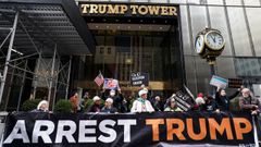 Manifestantes a favor y en contra de la imputaci�n del expresidente se concentraron frente a la Trump Tower en Nueva York.