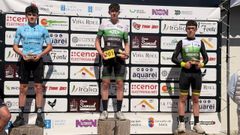 Marcos en lo alto del poido del Concello de Meis