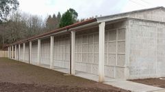 En la imagen, una de las &uacute;ltimas manzanas de panteones del cementerio de O Balado