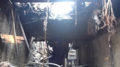 Un incendio destruye un albergue de peregrinos en Xunqueira de Amb�a