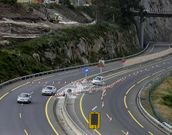 Contin�a un carril cortado por las obras del vial a Langosteira. 