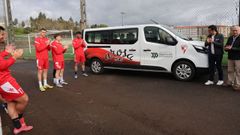 La DEPO entrega una furgoneta al Arosa SC comprada con la l&iacute;nea de ayudas DepoVAN