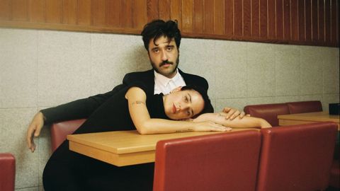 Cora Velascoy Carlos Gil publican su primer lbum conjunto.