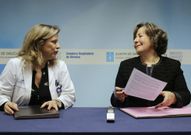 Elo�na N��ez e Ines Pereira, en la firma del convenio. 