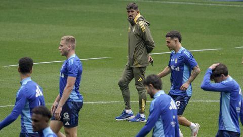 El entrenador serbio del Real Oviedo, Veljko Paunovic durante el entrenamiento del equipo