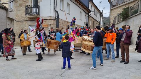 El fulin de Manzaneda particip en el desfile de entroido de Vilario de Conso