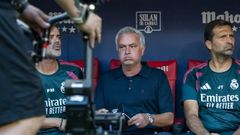 Jos� Mourinho en el banquillo del Real Madrid, durante un partido.