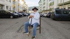 Antonio Vargas, en imagen en el barrio de O Pedregal�(Covas), es con 59 a�os uno de los gitanos de Viveiro de mayor edad