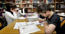 El IES Pintor Colmeiro de Silleda y los padres racionalizan el uso de libros y propician el ahorro.