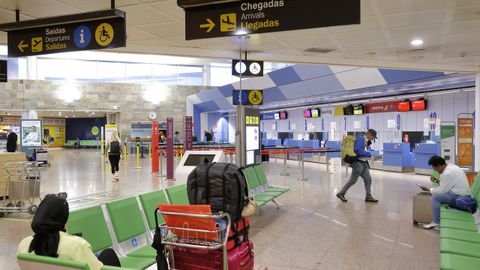 Alvedro recupera la normalidad tras 35 asumiendo los vuelos de Lavacolla