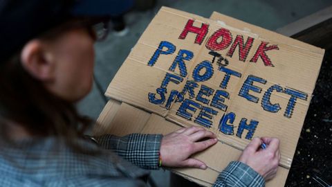 Otra de las pancartas en apoyo a Colbert