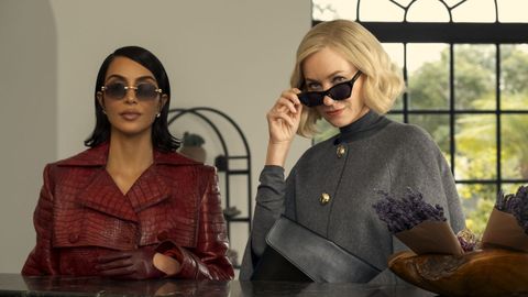 Kim Kardashian y Naomi Watts, en Todas las de la ley, de Disney+
