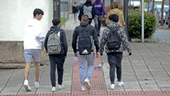 Un grupo de j�venes, que cada vez son m�s altos