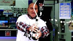 Alegr�a al dar un d�cimo del gordo en la Gran V�a de Vigo