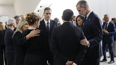Los reyes, junto a los familiares de las víctimas de la dana