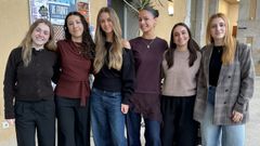 Varias alumnas que forman parte de la junta directiva de la asociaci�n.