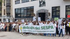 Medicos del Sespa en una movilizaci�n del 3 de octubre.