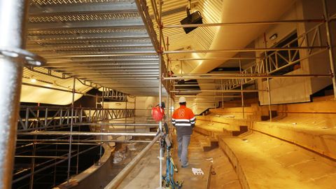 Las obras de emergencia que se llevan a cabo en el Teatro Principal de Pontevedra han dejado una imagen ins�lita de la instalaci�n