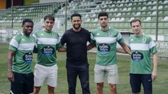 Joan Faras, con los nuevos fichajes del Arenteiro. 