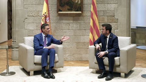 El presidente del Gobierno, Pedro Snchez, y el presidente de la Generalitat, Pere Aragons, en el Palau de la Generalitat