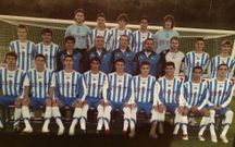 En la foto del Alav�s juvenil figuran sentados De Marcos (segundo por la izquierda) y Lucas (el primero por la derecha). 