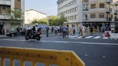 Protesta de vecinos en la calle Marcelo Mac�as por la se�alizaci�n de tr�fico