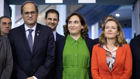 Quim Torra, este martes, junto a la alcaldesa de Barcelona, Ada Colau, y la ministra de Economa, Nadia Calvio